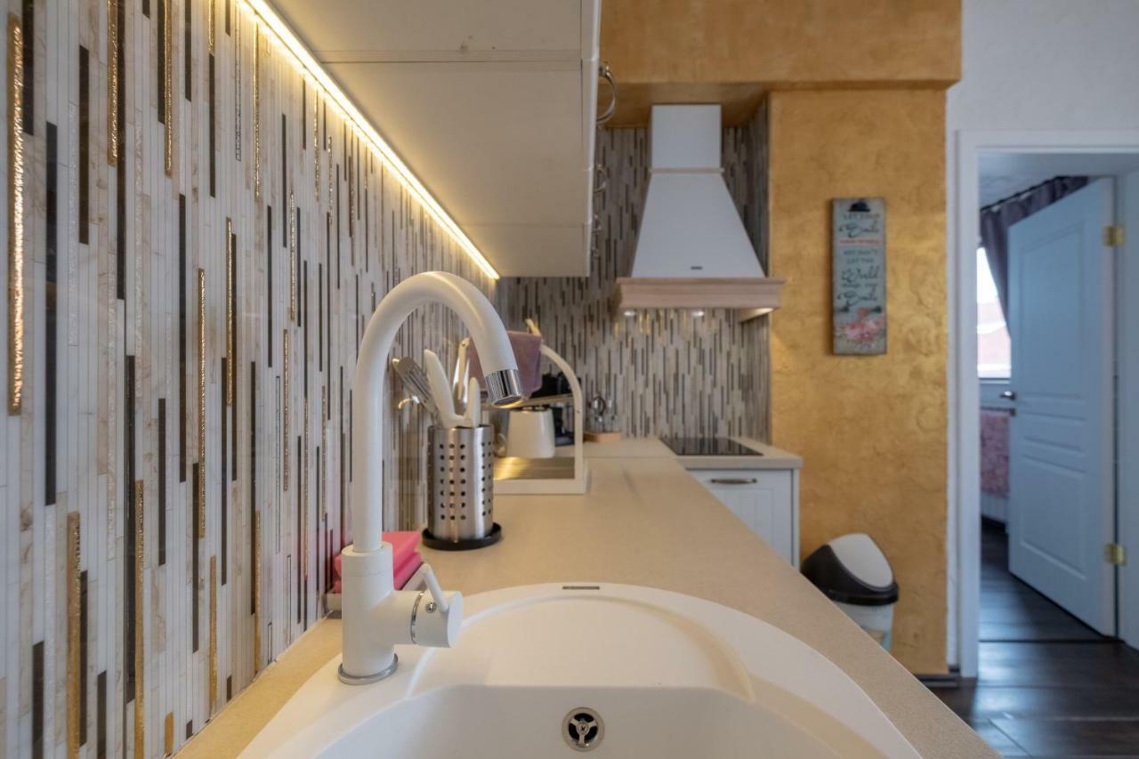 1-Bedroom Designer Apartment On Hristo Belchev Str Szófia Kültér fotó