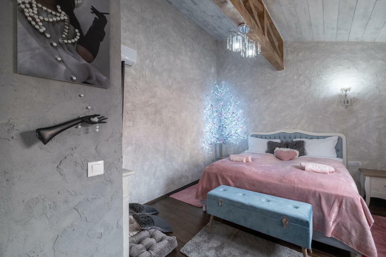 1-Bedroom Designer Apartment On Hristo Belchev Str Szófia Kültér fotó